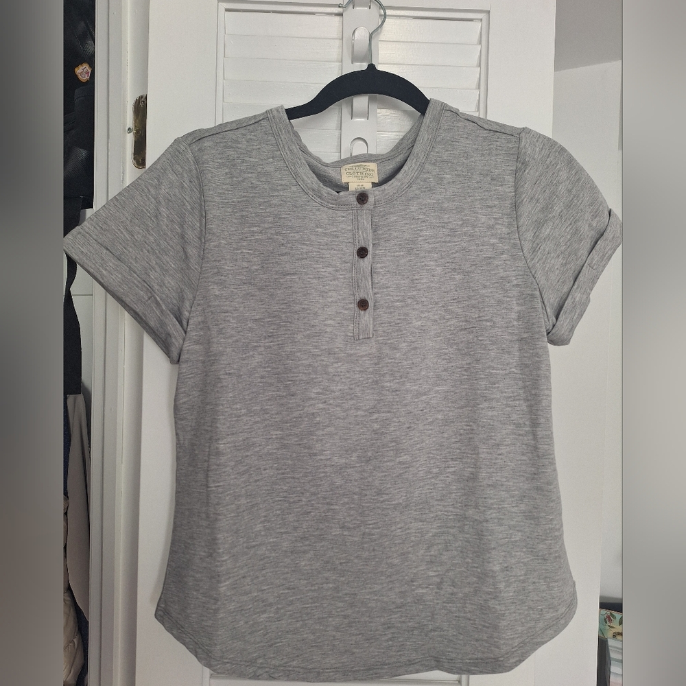 NWT Telluride Clothing Company Grey Womens Short Sleeve Henley